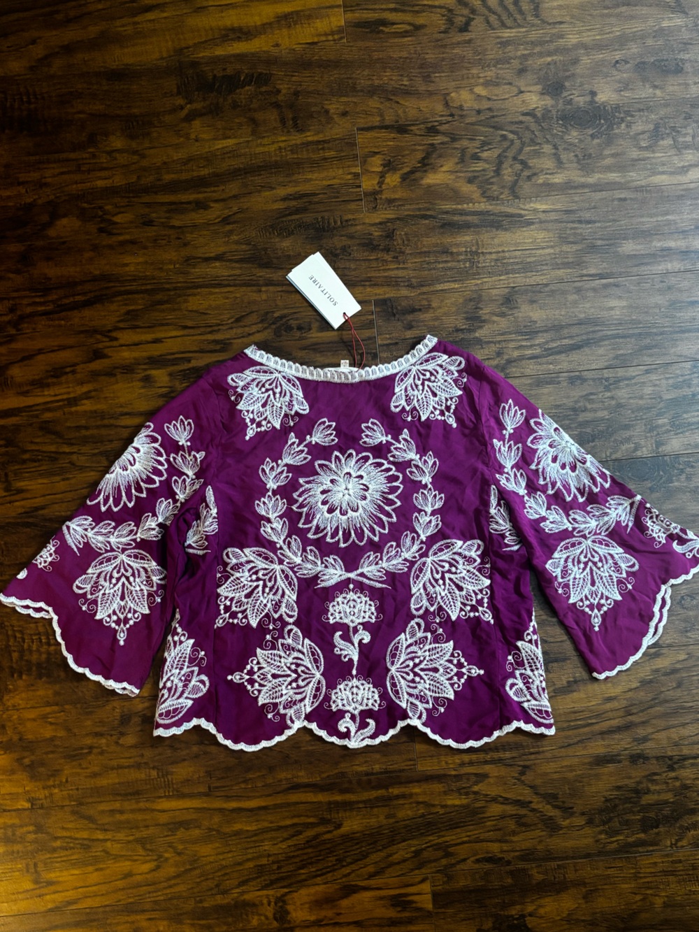 Solitaire Anthropologie NWT Embroidered Bell-Sleeve Blouse Magenta Scallop Lace - Picture 9 of 9